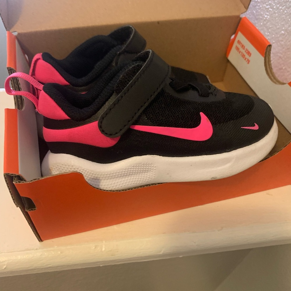 Nike Kids' Black and Pink Sneakers